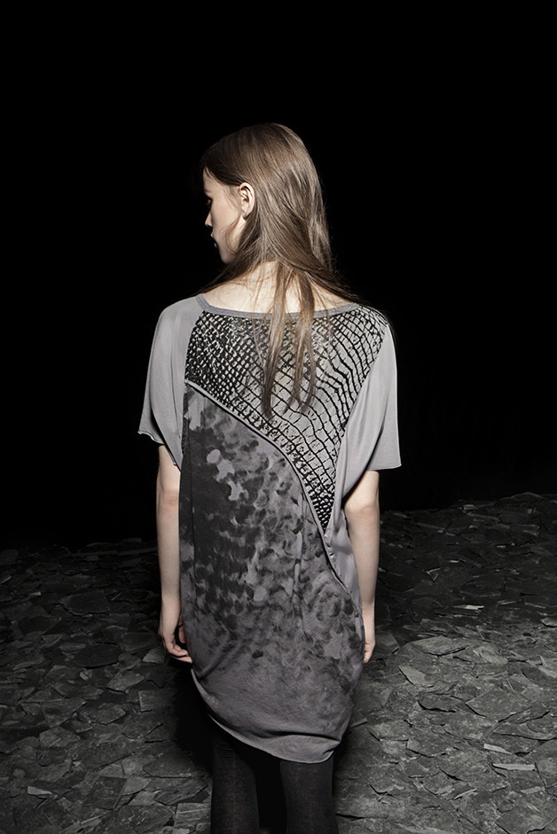 T-SHIRT PRINT LOFOTEN ISLANDS NORWAY SCALE CLOUDS FEDERICA DI GIOVANNI COLLECTION ROQUE FALL WINTER 2014-2015 