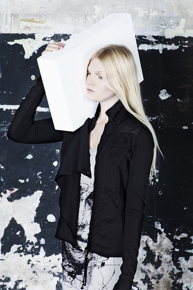 JACKET TOP PRINT TRAITS OF FACES ILLUSTRATION ARTIST AGNES CECILE COLLABORATION ROQUE COLLECTION SPRING SUMMER 2014 CONTEMPORARY DAYWEAR LINE 