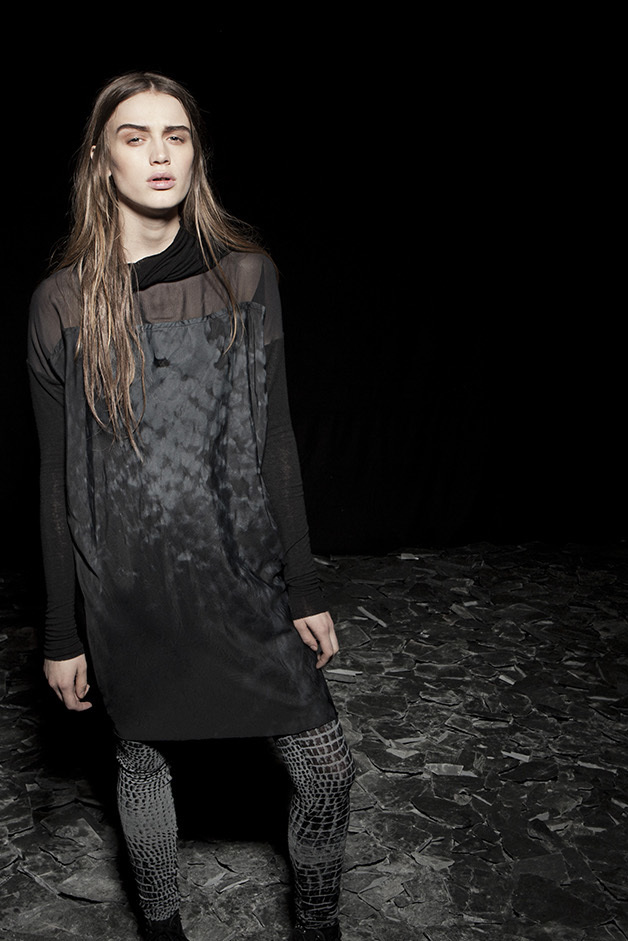 DRESS LEGGING PRINT LOFOTEN ISLANDS NORWAY SCALE CLOUDS CROCODILE FEDERICA DI GIOVANNI COLLECTION ROQUE FALL WINTER 2014-2015 