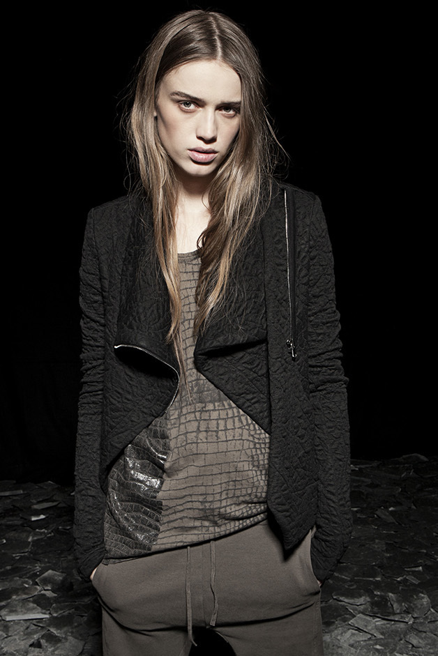 EMBOSSED CARDIGAN LAMINATED T-SHIRT PRINT LOFOTEN ISLANDS NORWAY SCALE CLOUDS FEDERICA DI GIOVANNI PANTS COLLECTION ROQUE FALL WINTER 2014-2015 