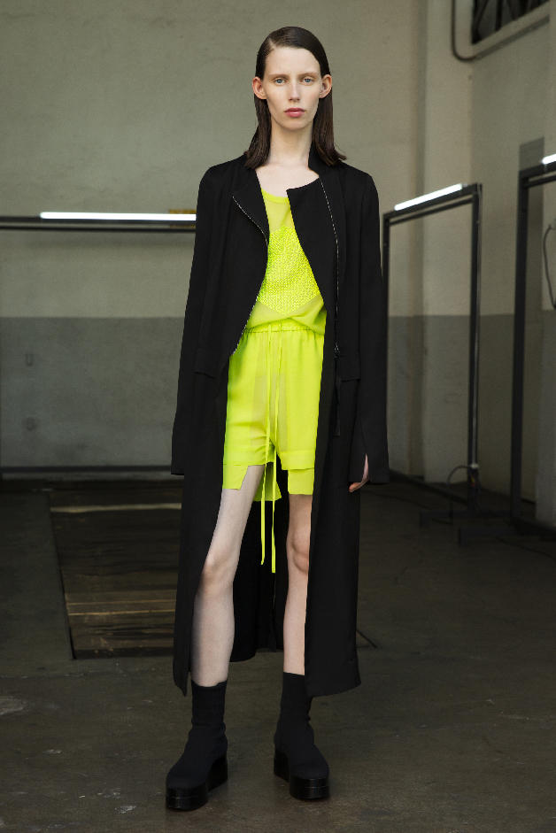 giacca lunga - maglietta - pantaloncini - collezione primavera estate 2019
