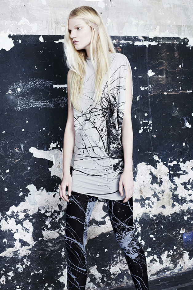 TOP LEGGINGS PRINT TRAITS OF FACES ILLUSTRATION ARTIST AGNES CECILE COLLABORATION ROQUE COLLECTION SPRING SUMMER 2014 CONTEMPORARY DAYWEAR LINE 
