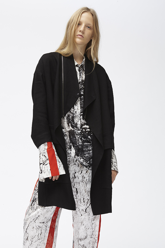 CAPPOTTO OVER -  ‘MARBLE ECHOES’ CAMICIA STAMPATA - ‘MARBLE ECHOES’ PANTALONI STAMPATI - COLLEZIONE ILARIA NISTRI PRIMAVERA ESTATE 2017