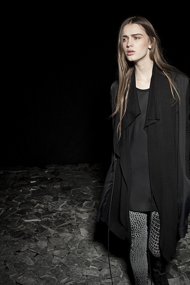 CARDIGAN TANK TOP LEGGING PRINT LOFOTEN ISLANDS NORWAY SCALE CLOUDS CROCODILE FEDERICA DI GIOVANNI COLLECTION ROQUE FALL WINTER 2014-2015 
