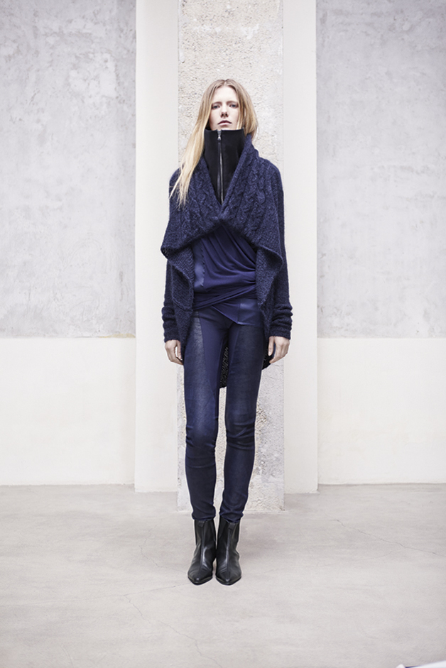 MAGLIA MAGLIERIA MAXI CARDIGAN TRECCE FATTO A MANO COLLO PELLE CASACCA INCROCIATO LEGGING PELLE CERATA COLLEZIONE ILARIA NISTRI AUTUNNO INVERNO 2013-2014 