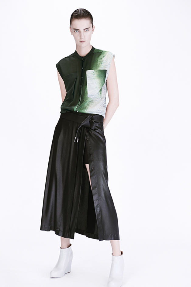 LAMINATED SKIRT SHORTS LEATHER BELT BLOUSE CARLIN PRINT COLLABORATION PH ARTIST PHOTOGRAPHER DAVID MAISEL  ILARIA NISTRI COLLECTION SPRING SUMMER 2015 SS15 MODEL LAURA KAMPMAN