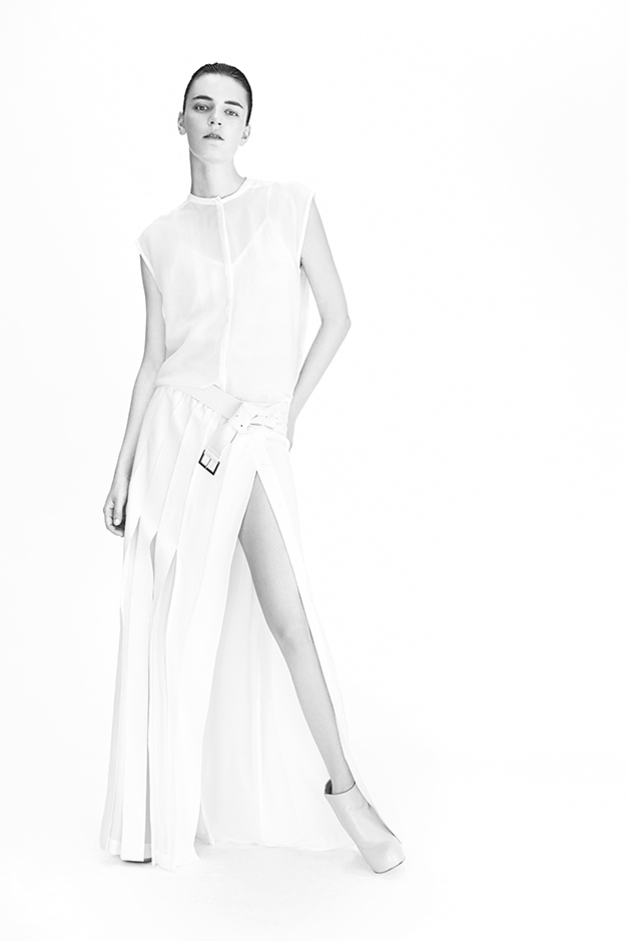 LEATHER STRIPS BLOUSE TOP SKIRT BELT  ILARIA NISTRI COLLECTION SPRING SUMMER 2015 SS15 MODEL LAURA KAMPMAN