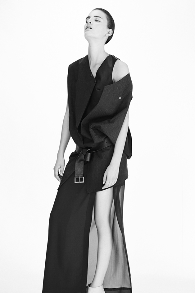 VEST DRESS LEATHER BELT ILARIA NISTRI COLLECTION SPRING SUMMER 2015 SS15 MODEL LAURA KAMPMAN