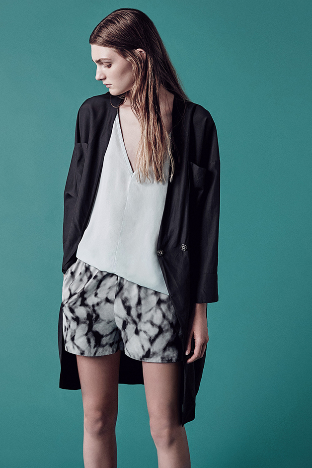 CAPPOTTO  CANOTTA  SHORTS STAMPA “UNDER 2”  IMMAGINE DI FEDERICA DI GIOVANNI