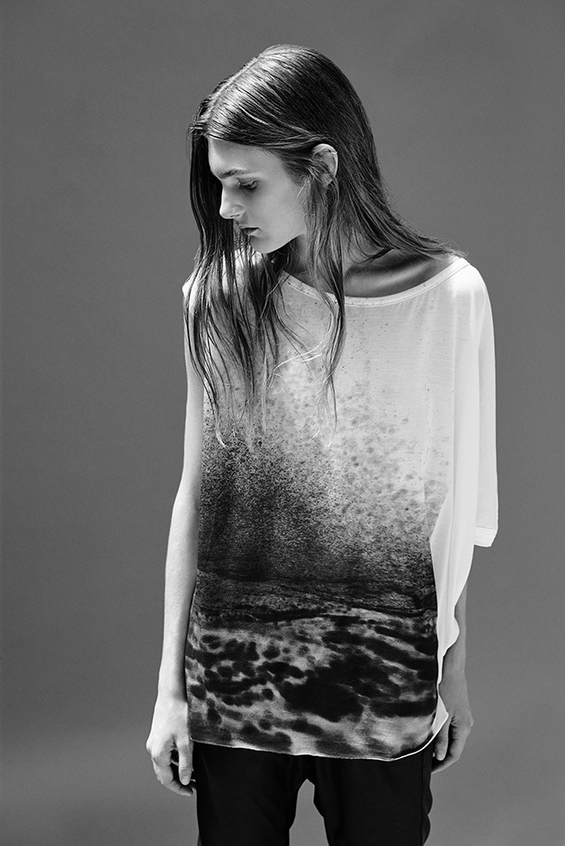 T-SHIRT STAMPA “UNDER 4” PANTALONI IMMAGINE DI FEDERICA DI GIOVANNI
