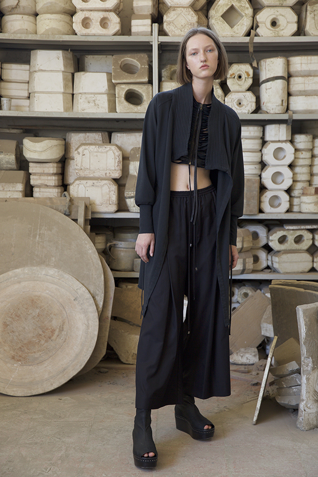 cardigan - collana - top - pantaloni - collezione roque primavera estate 2019