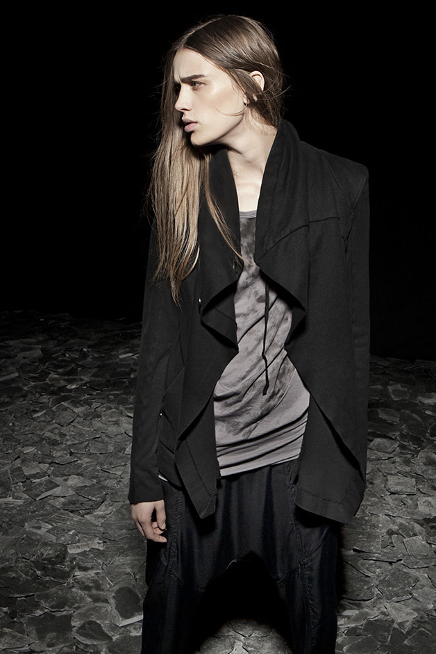 CARDIGAN PANTS T-SHIRT PRINT LOFOTEN ISLANDS NORWAY SCALE CLOUDS FEDERICA DI GIOVANNI COLLECTION ROQUE FALL WINTER 2014-2015 