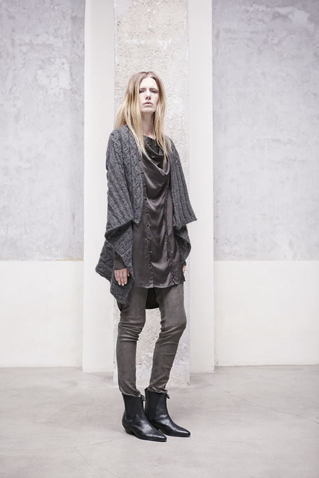 CARDIGAN MAGLIERIA FATTO A MANO CAMICIA RASO LEGGING PELLE CERATA COLLEZIONE ILARIA NISTRI AUTUNNO INVERNO 2013-2014 