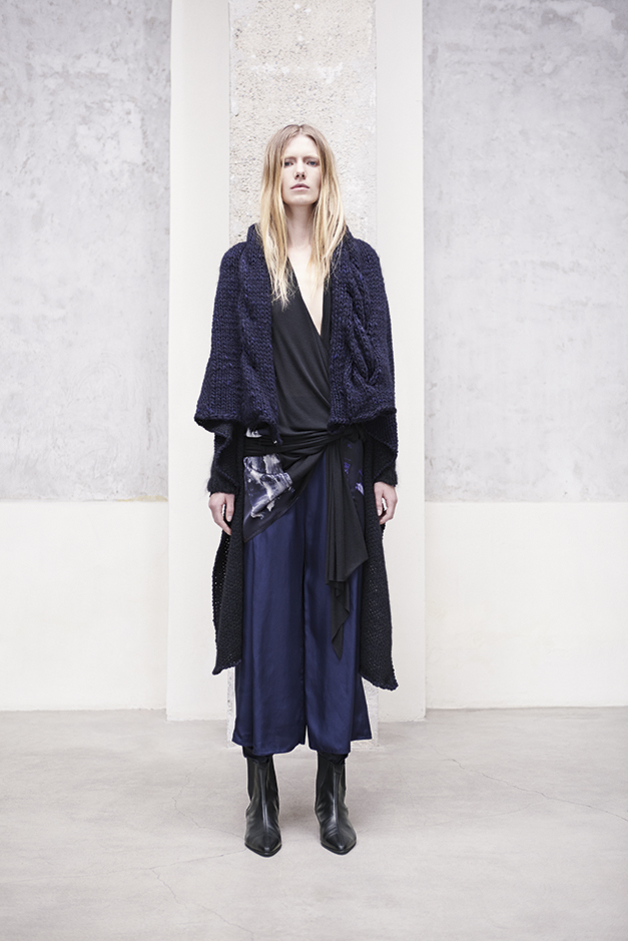 CARDIGAN MAXI MAGLIA TRECCE FATTO A MANO CASACCA INCROCIATO STAMPA PENNELLATE PANTALONI COLLEZIONE ILARIA NISTRI AUTUNNO INVERNO 2013-2014 