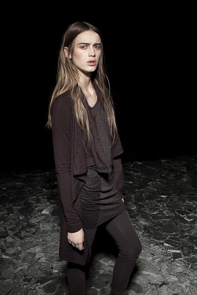 CARDIGAN LAMINATED T-SHIRT PRINT LOFOTEN ISLANDS NORWAY SCALE CLOUDS FEDERICA DI GIOVANNI LEGGING COLLECTION ROQUE FALL WINTER 2014-2015 