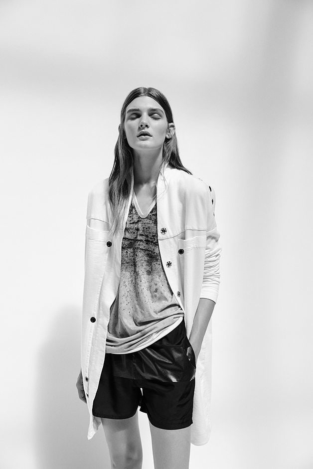 CARDIGAN LUNGO STAMPA “UNDER 5” T-SHIRT SHORTS STAMPA “STRISCIA”