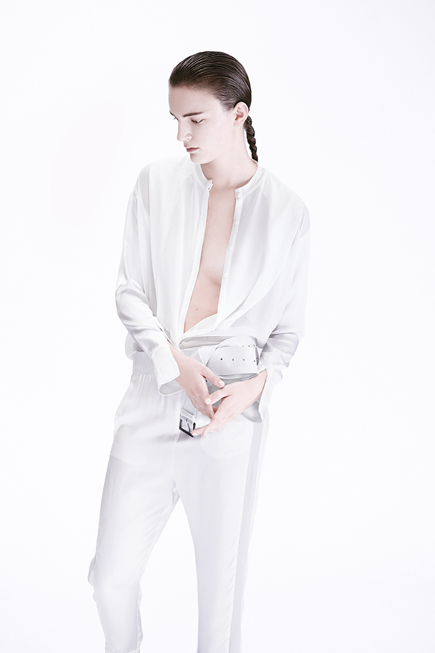 LAMINATED SILK BLOUSE PANTS LEATHER BELT ILARIA NISTRI COLLECTION SPRING SUMMER 2015 SS15 MODEL LAURA KAMPMAN