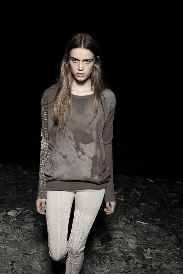SWEATER PANTS PRINT LOFOTEN ISLANDS NORWAY SCALE CLOUDS CROCODILE FEDERICA DI GIOVANNI COLLECTION ROQUE FALL WINTER 2014-2015 