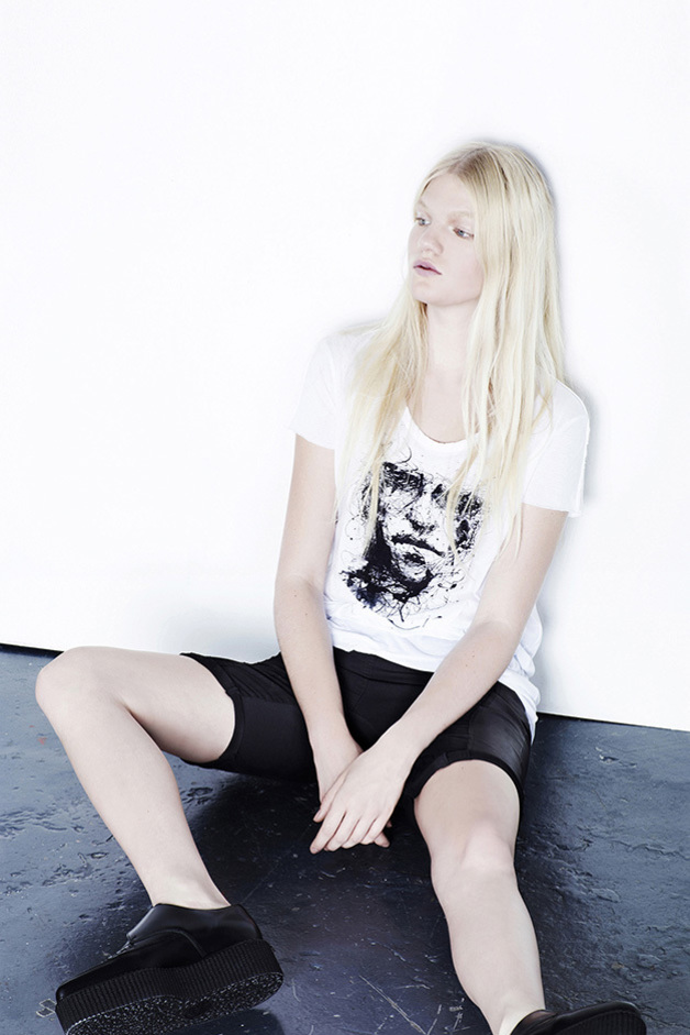 T-SHIRT PANTS LEATHER PRINT TRAITS OF FACES ILLUSTRATION ARTIST AGNES CECILE COLLABORATION ROQUE COLLECTION SPRING SUMMER 2014 CONTEMPORARY DAYWEAR LINE 