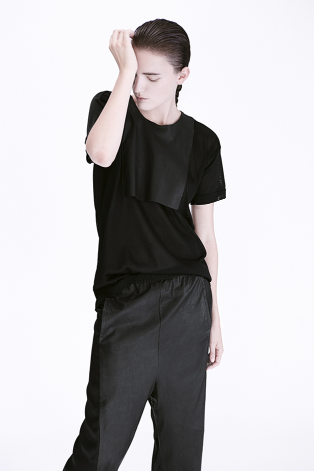 KNITTED TOP LEATHER PANTS ILARIA NISTRI COLLECTION SPRING SUMMER 2015 SS15 MODEL LAURA KAMPMAN